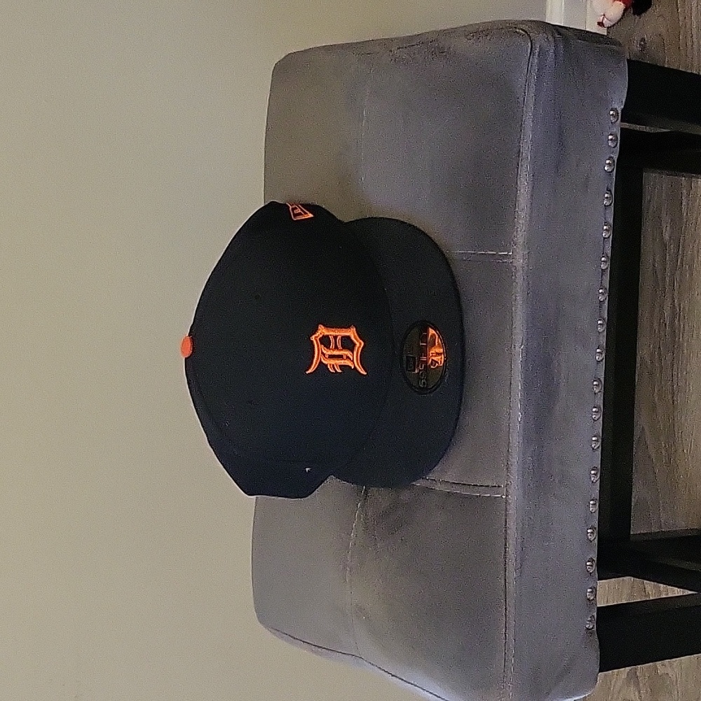Detroit tigers 59fifty never worn